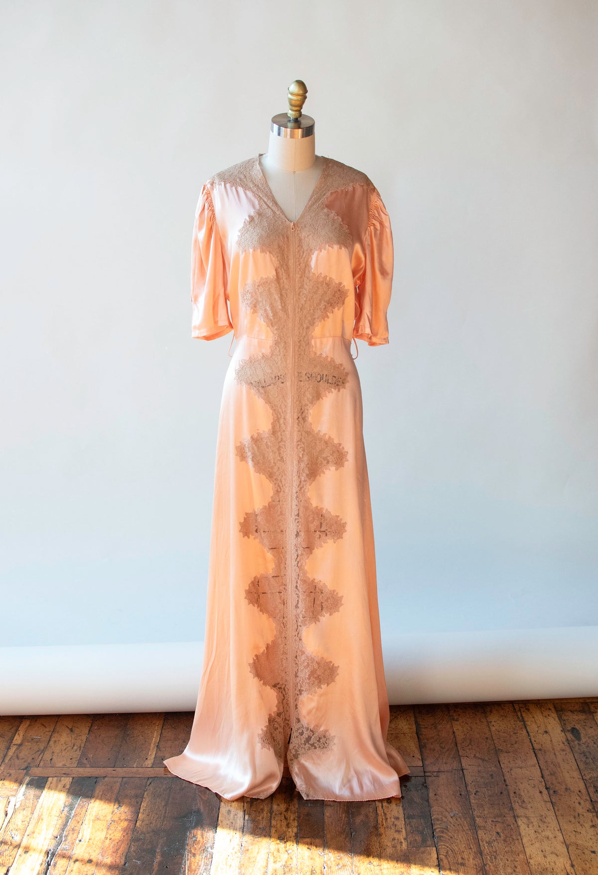 1930s Peach Dressing Gown