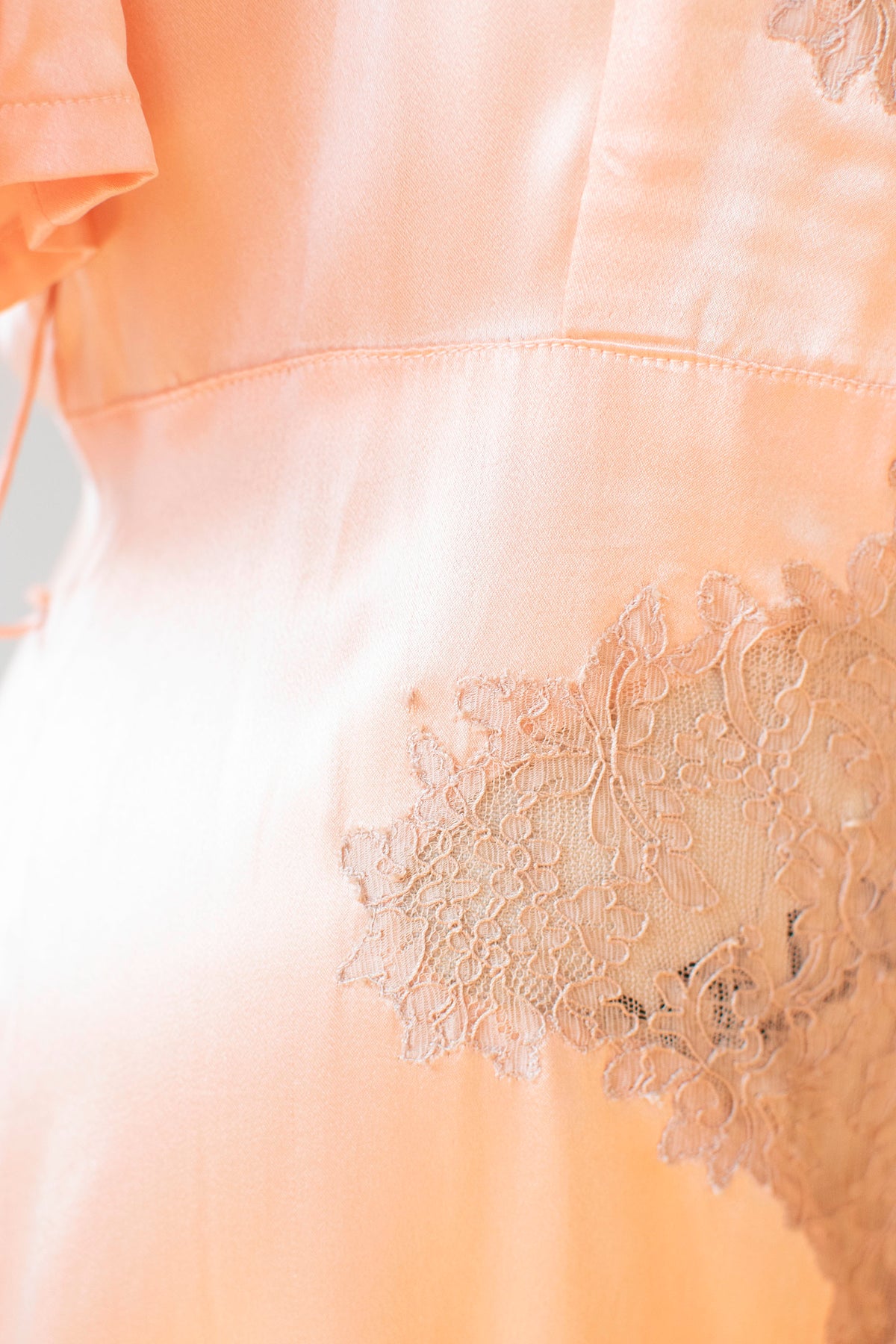 1930s Peach Dressing Gown