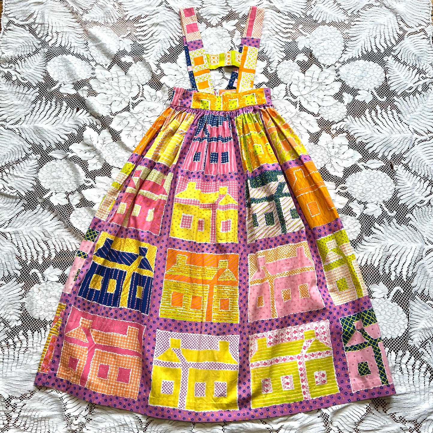 1970s House Print Pinafore | Bill Tice & Gloria Vanderbilt
