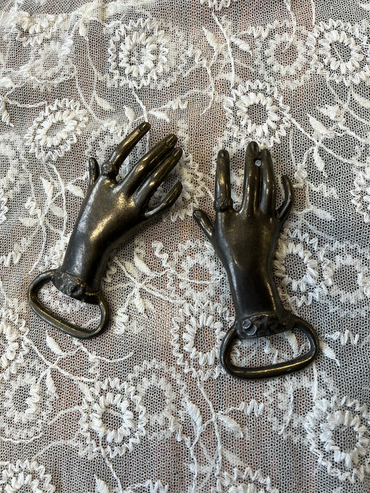 1970s Victorian Clasping Hands Belt Buckle