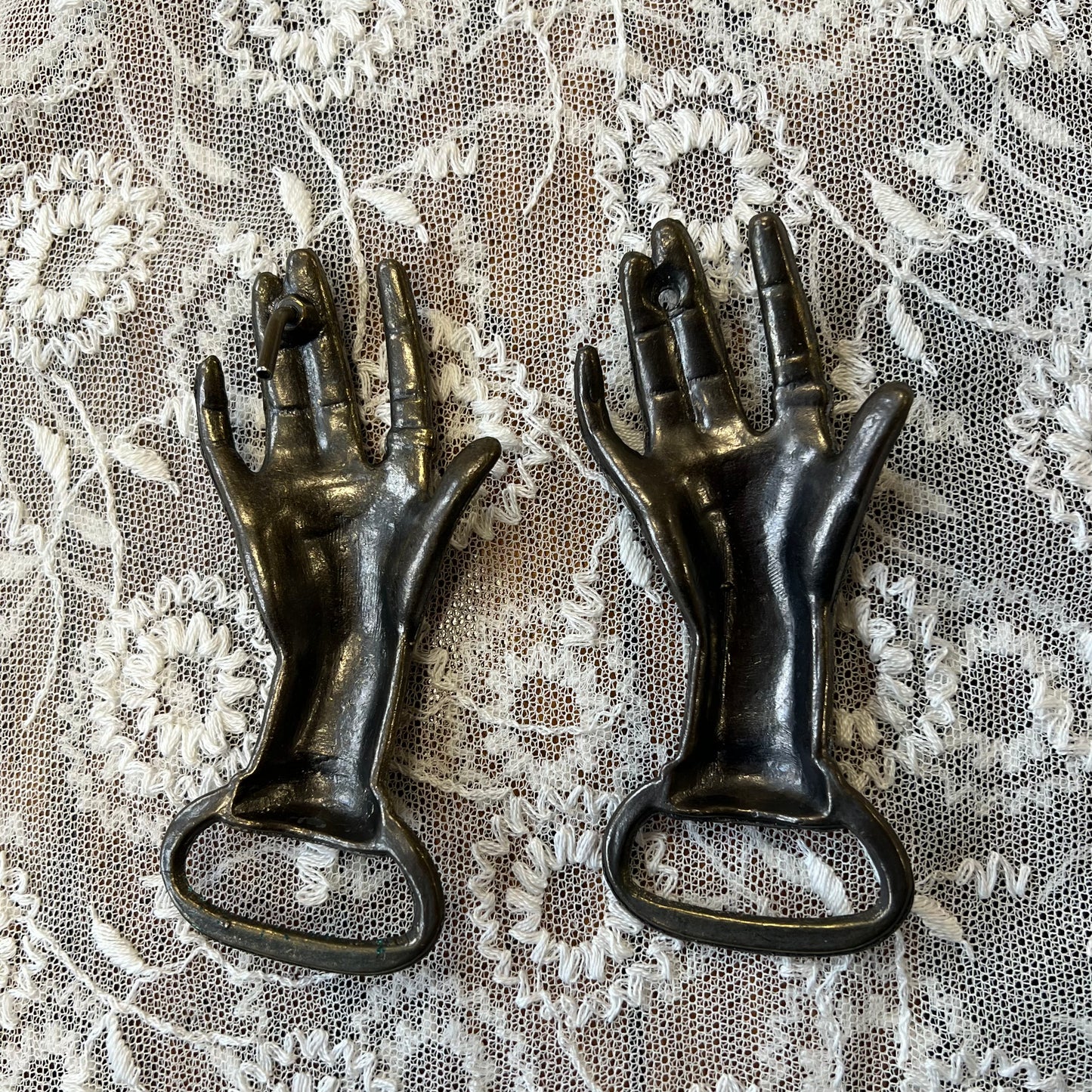 1970s Victorian Clasping Hands Belt Buckle