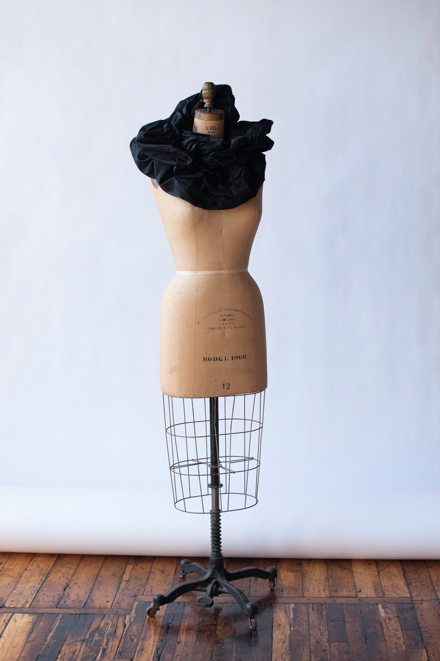 Ruffled Collar | Guy Laroche