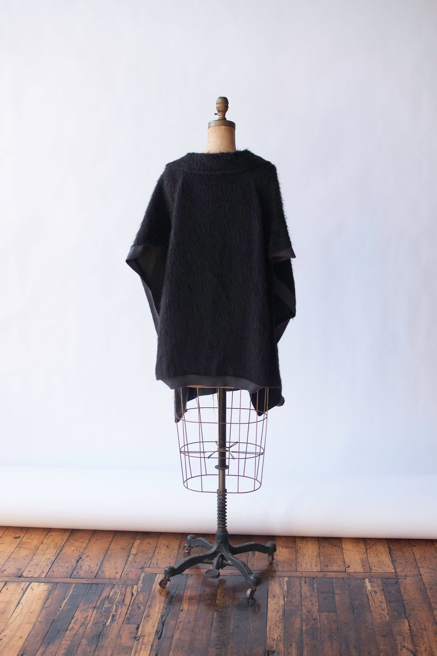 Shaggy Cape | TER ET BANTINE