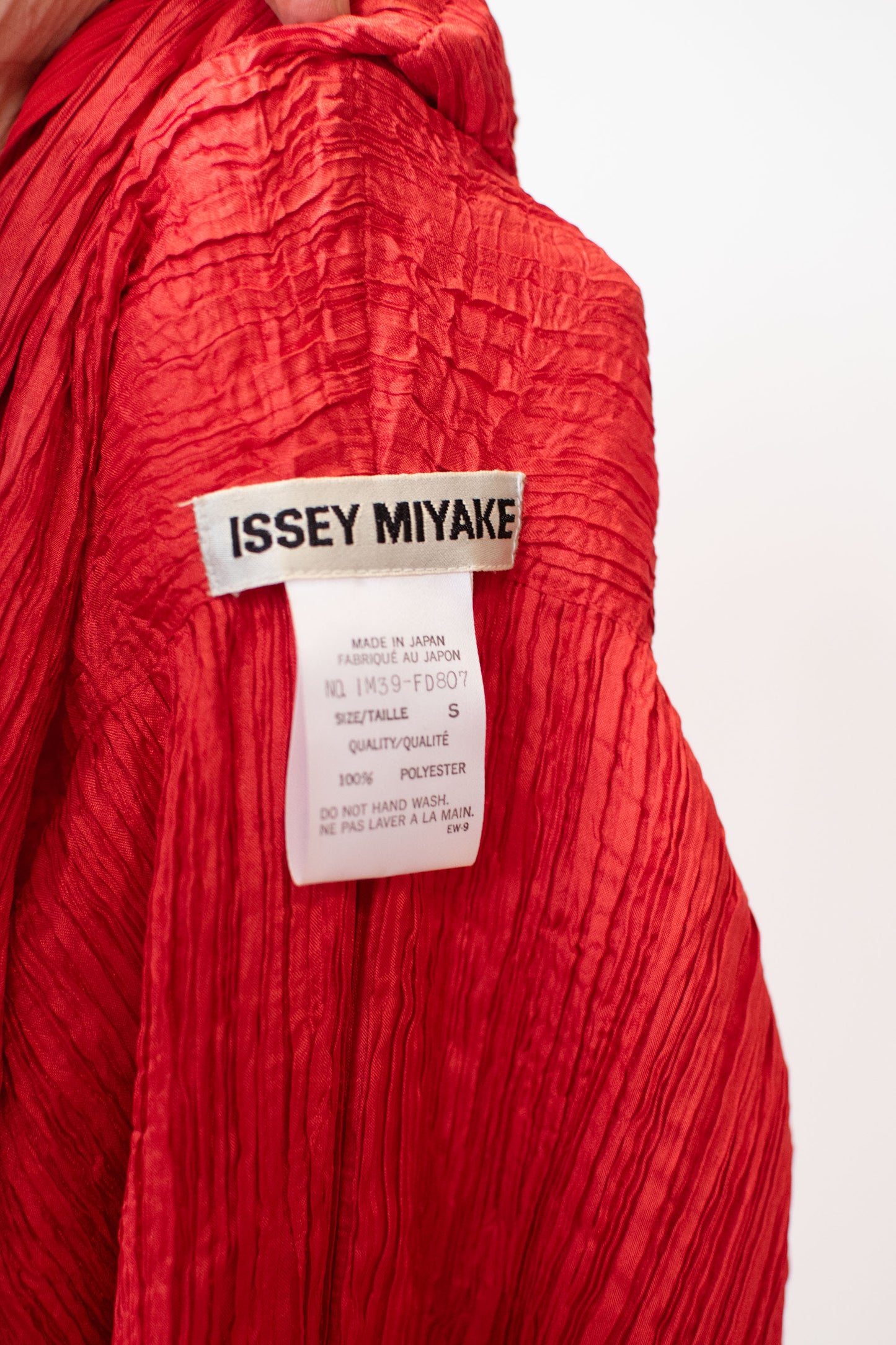 Vermillion Plisse Jacket | Issey Miyake