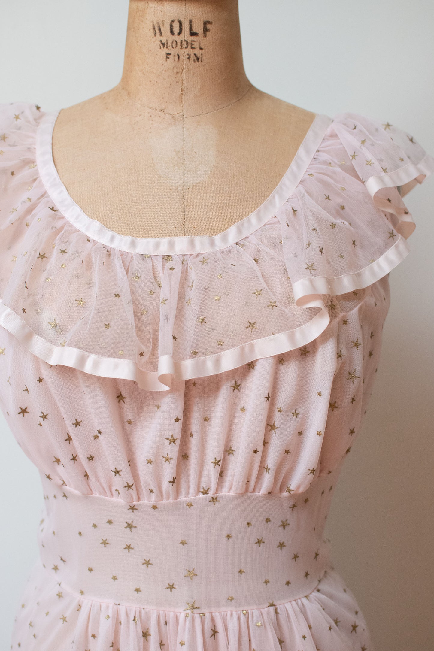 1950s Pale Pink Star Print Nightgown