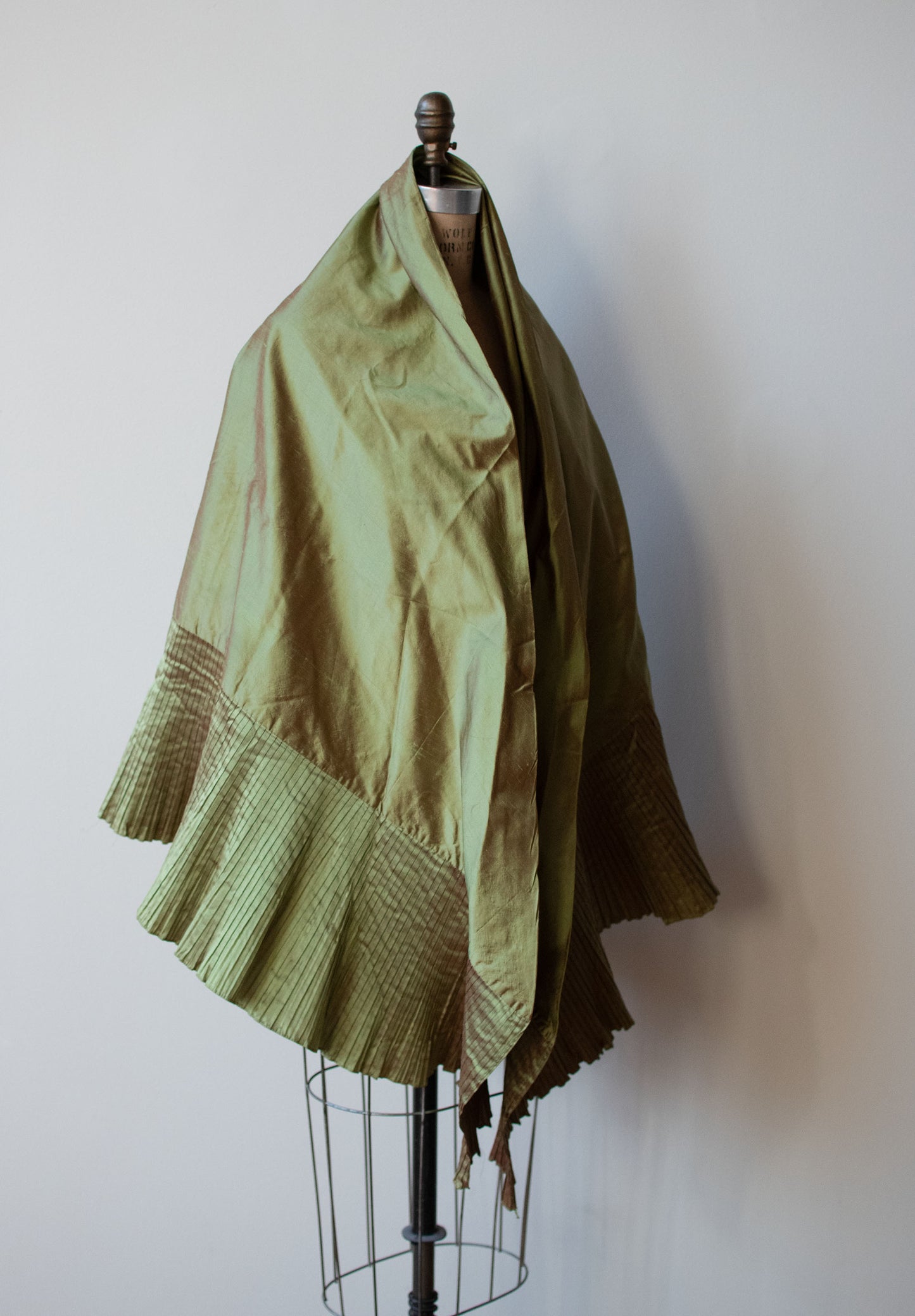 1990s Iridescent Green Silk Wrap | Mary Ann Restivo