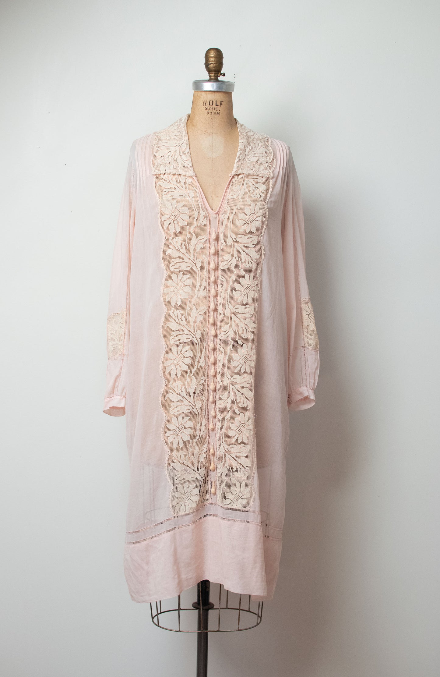 1920s Pale Pink Cotton and Lace Dress