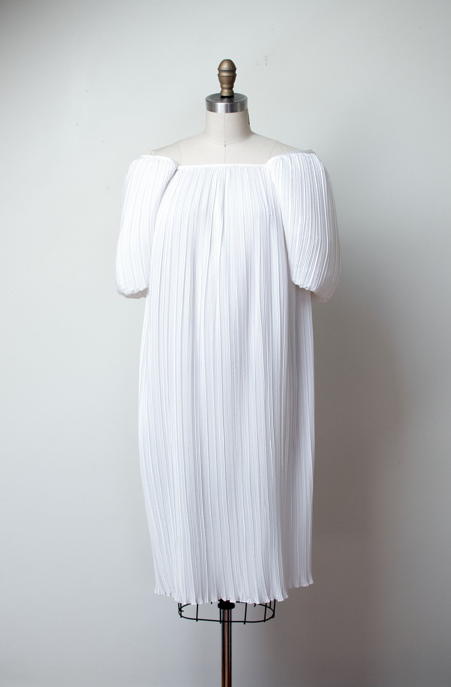 1980s White Plisse Puff Sleeve Dress