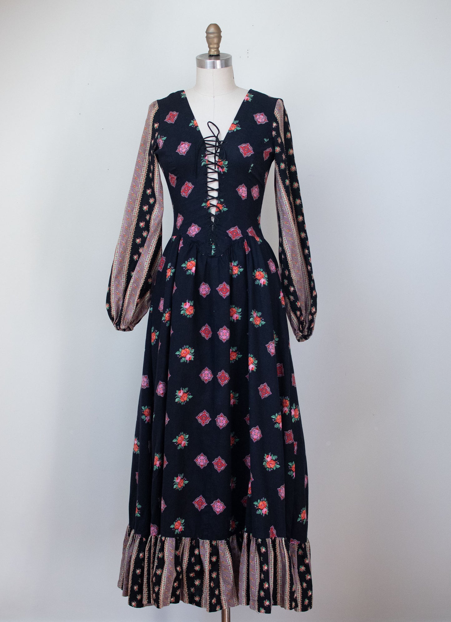 1970s Floral Print Lace Front Dress