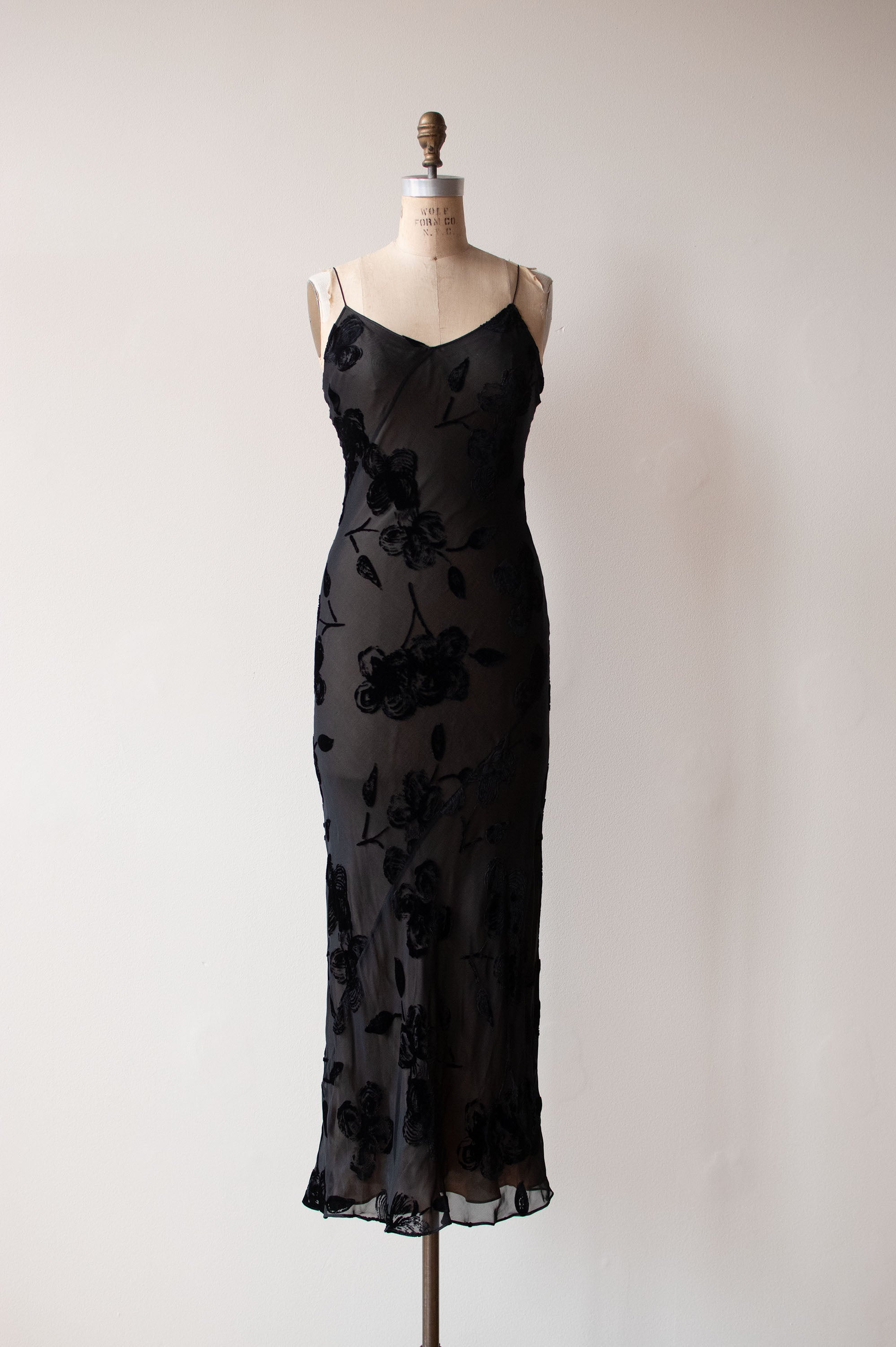 Calvin klein deals black velvet dress