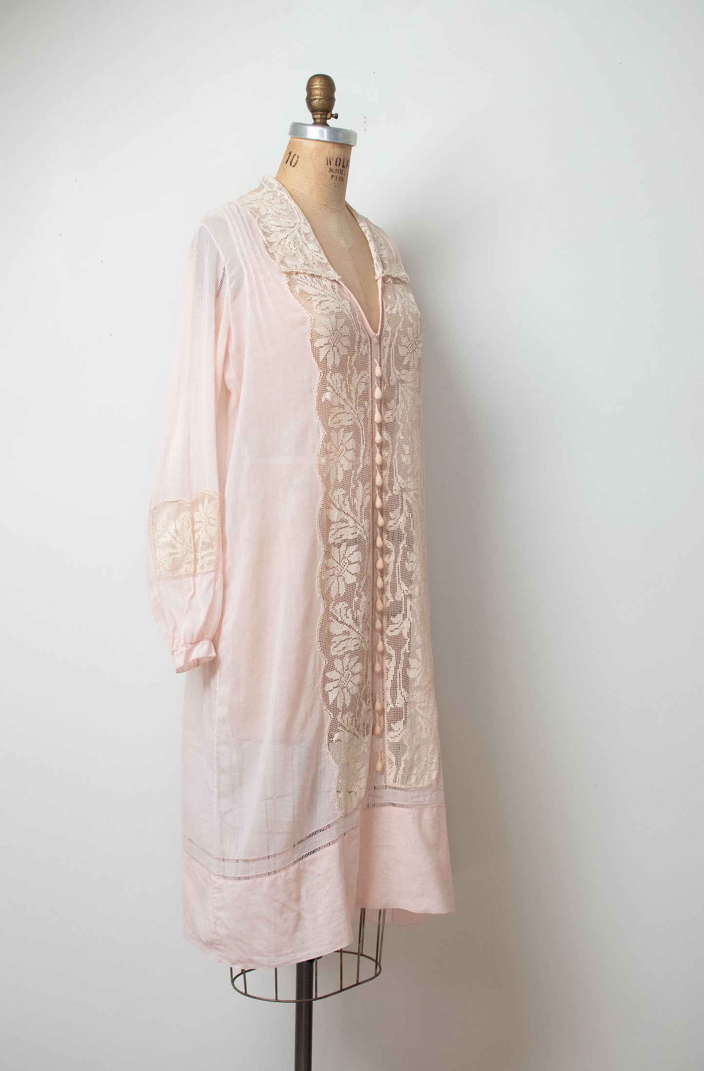 1920s Pale Pink Cotton and Lace Dress