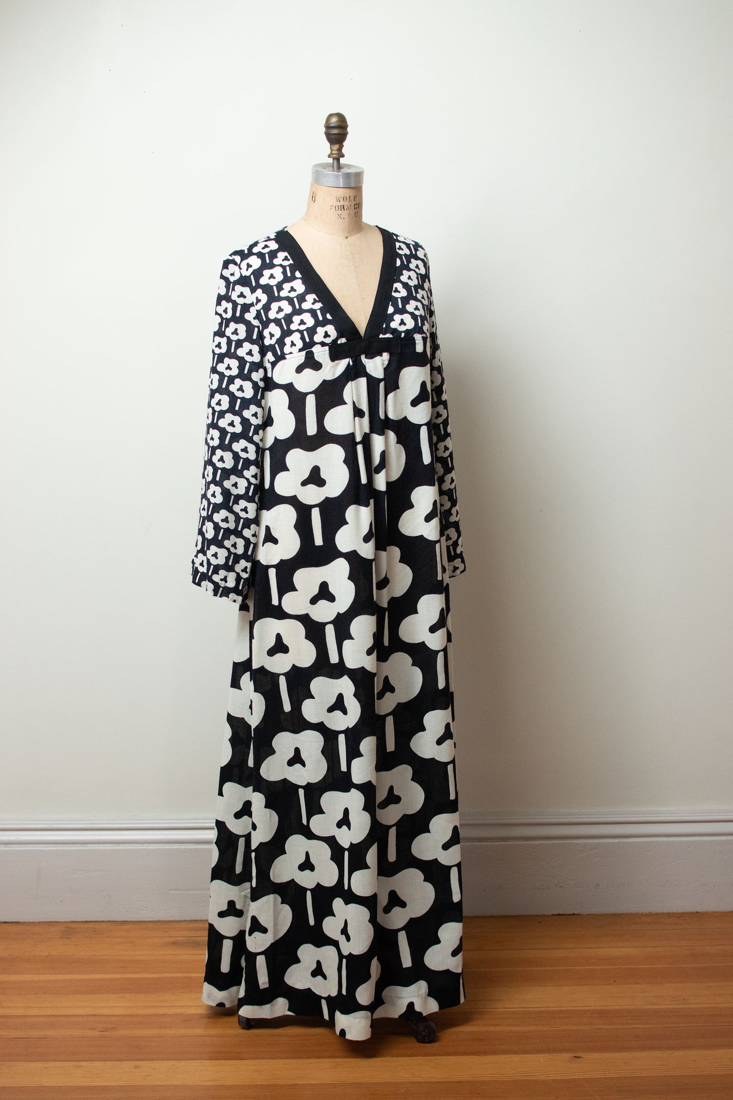 1970s Black & White Floral Print Dress