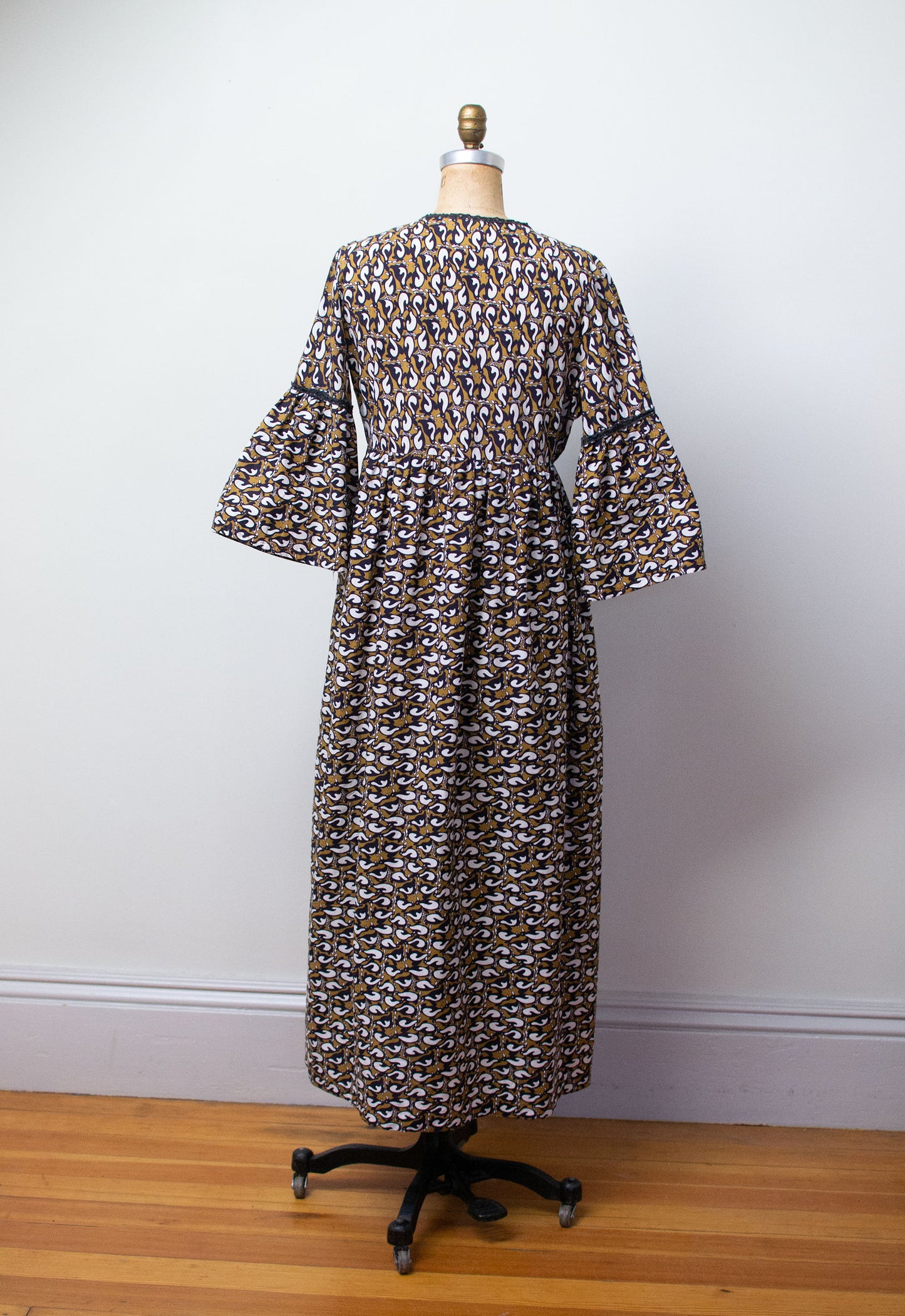 1970s Penguin Print Bell Sleeve Dress Dress