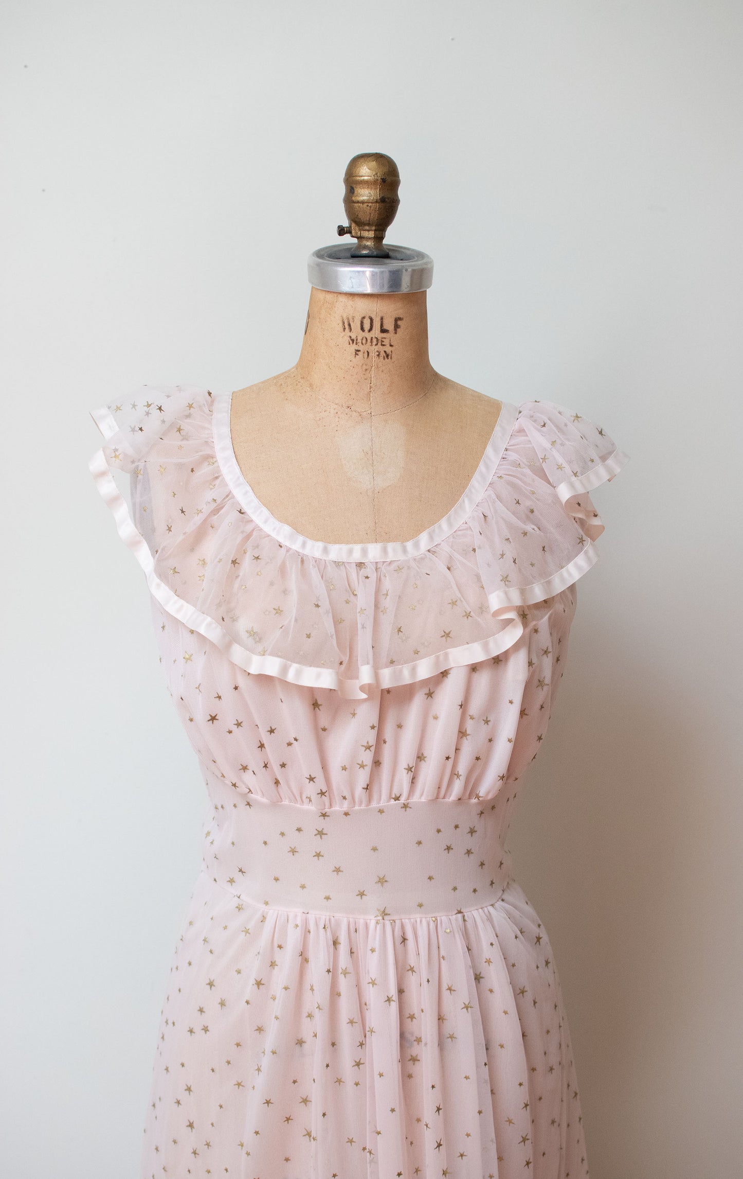 1950s Pale Pink Star Print Nightgown