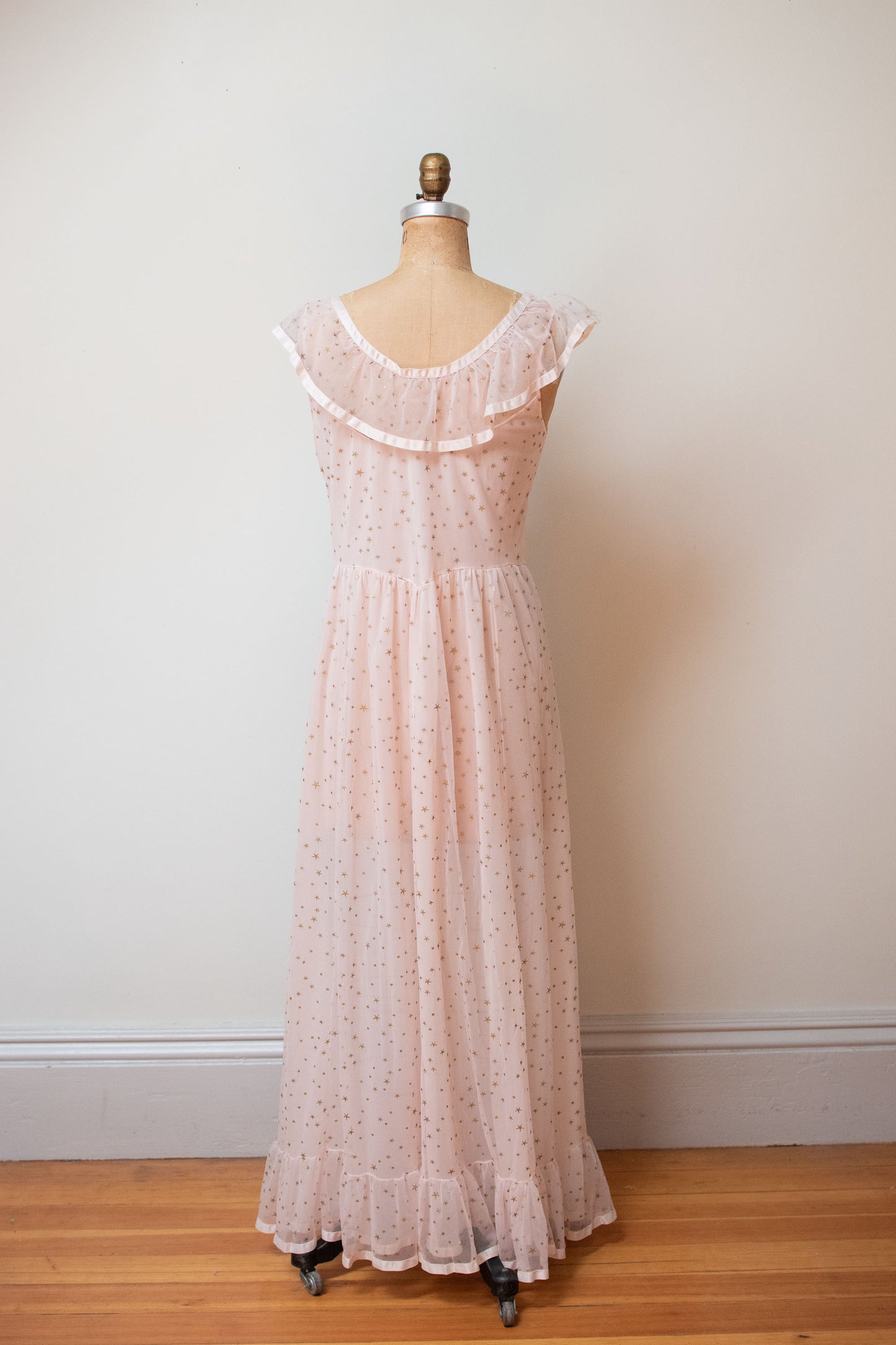 1950s Pale Pink Star Print Nightgown