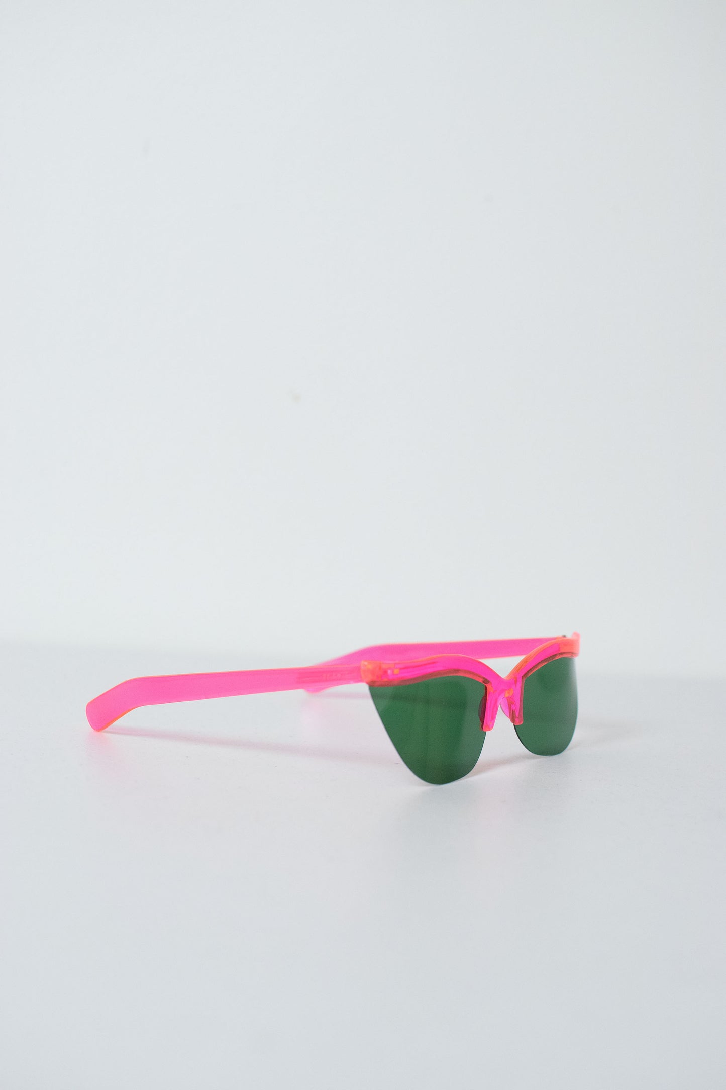 1950s Curved Brow Sunglasses Neon Pink | Fosta