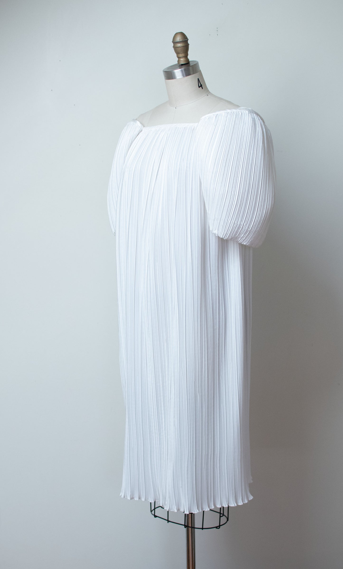 1980s White Plisse Puff Sleeve Dress