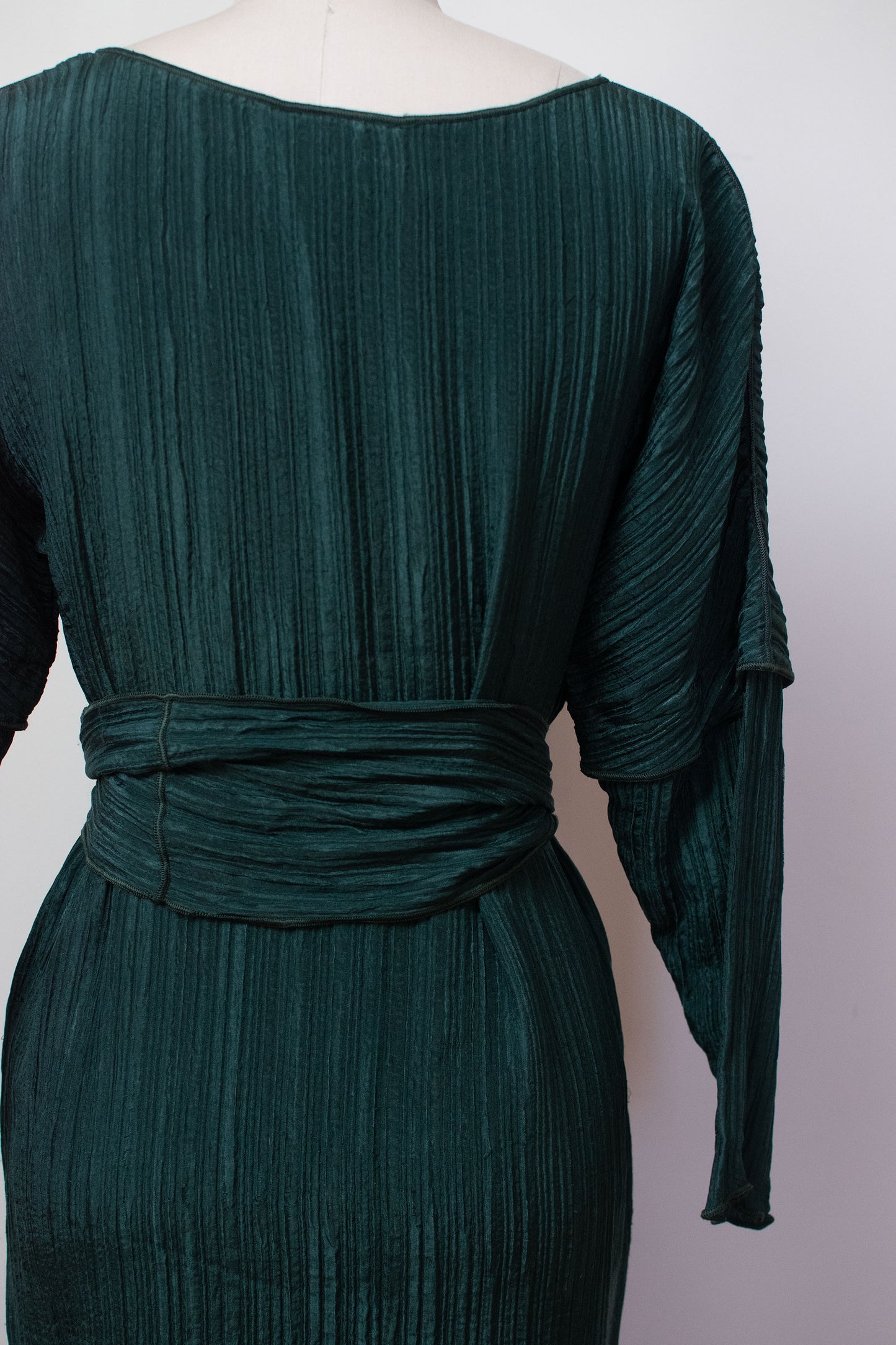 1980s Green Crinkle Silk Dress | Mrs H. Winter