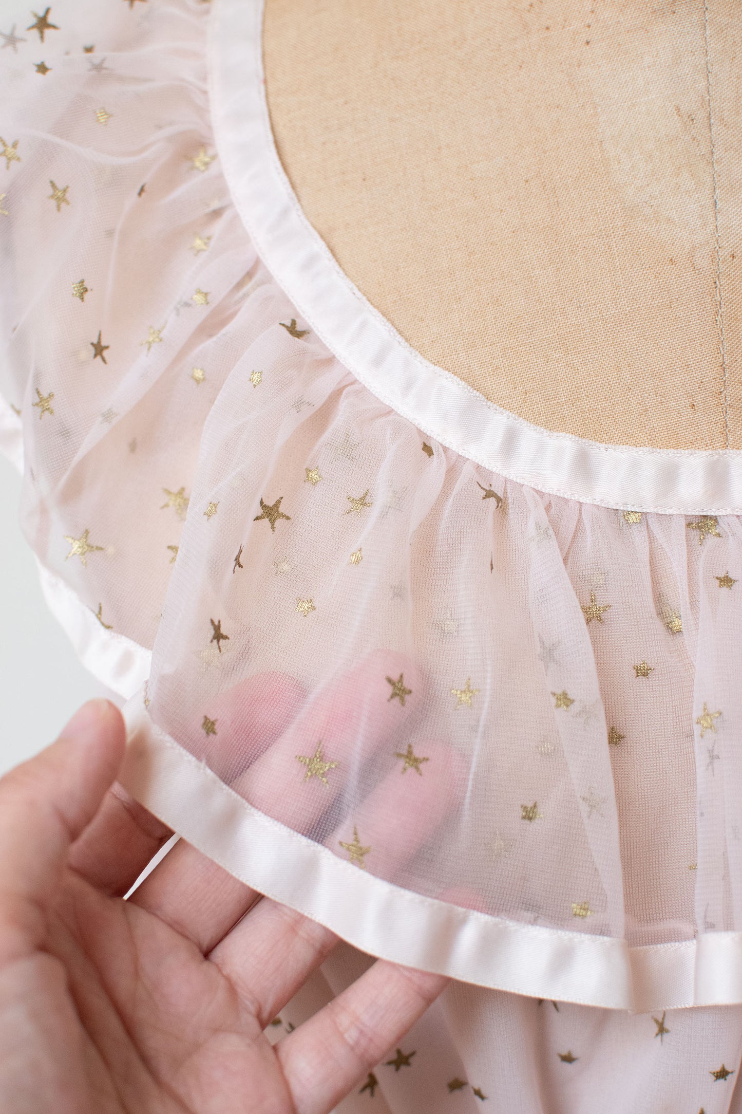 1950s Pale Pink Star Print Nightgown