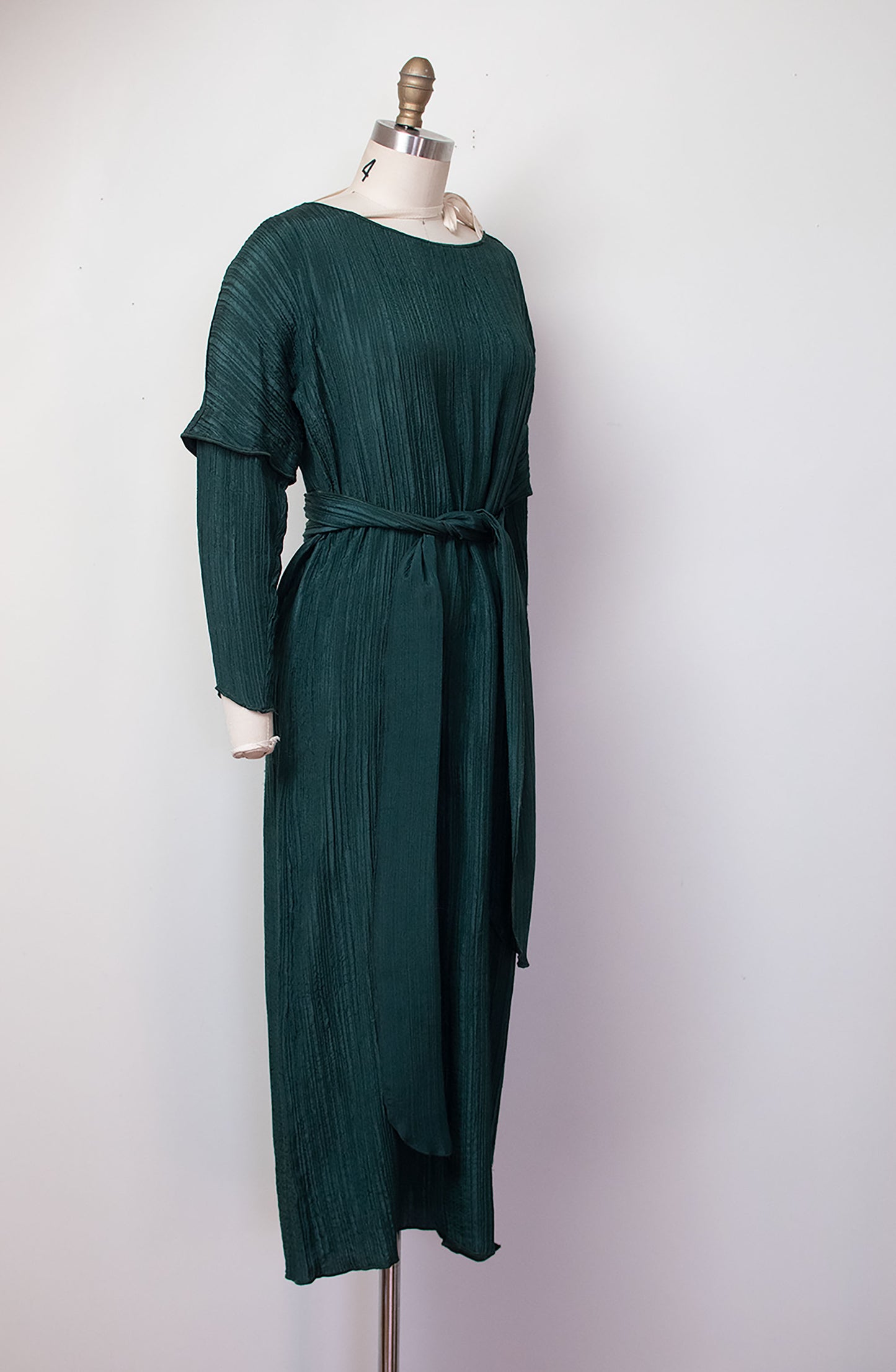 1980s Green Crinkle Silk Dress | Mrs H. Winter