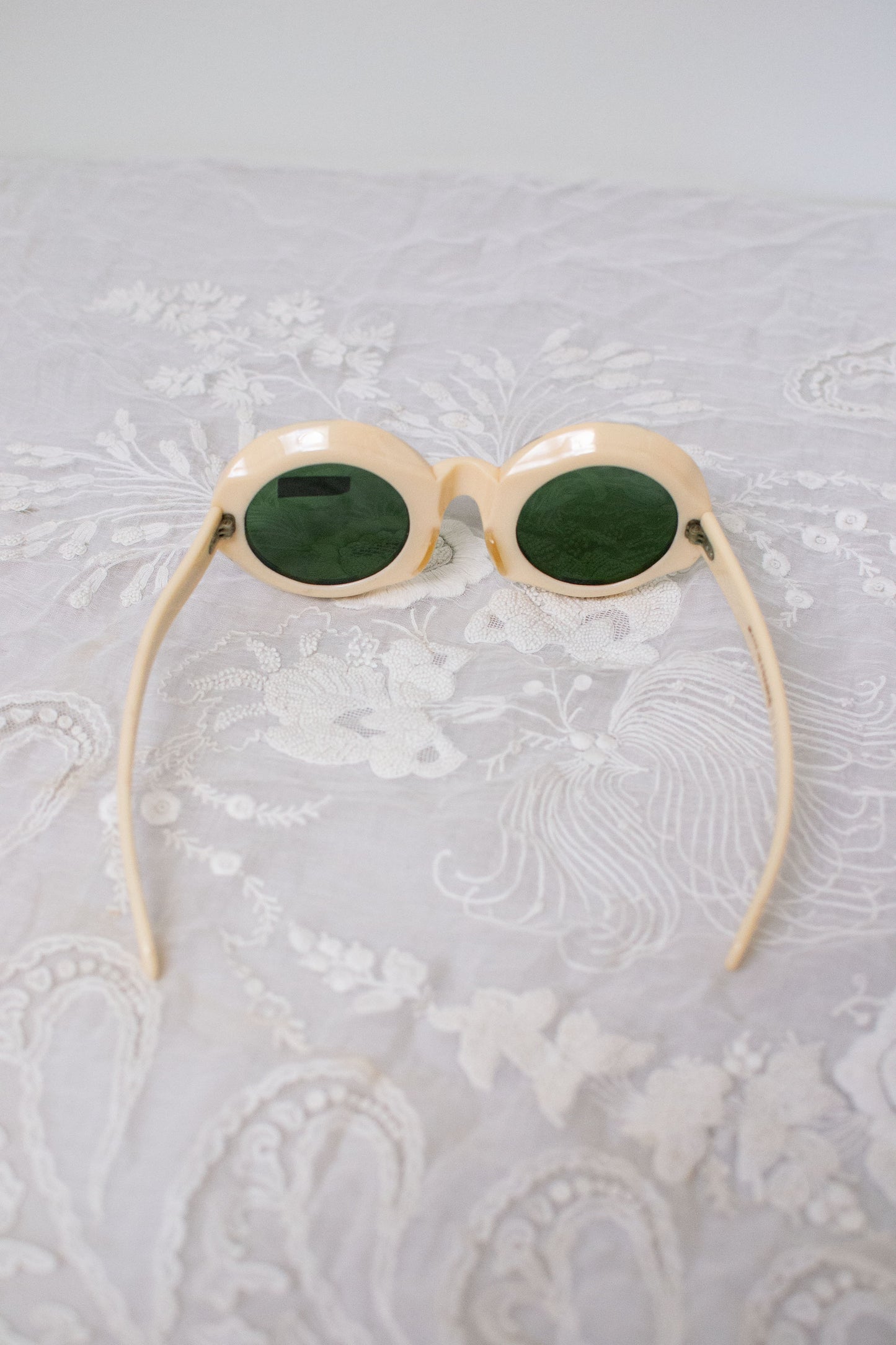 1960s Black and White Round Sunglasses