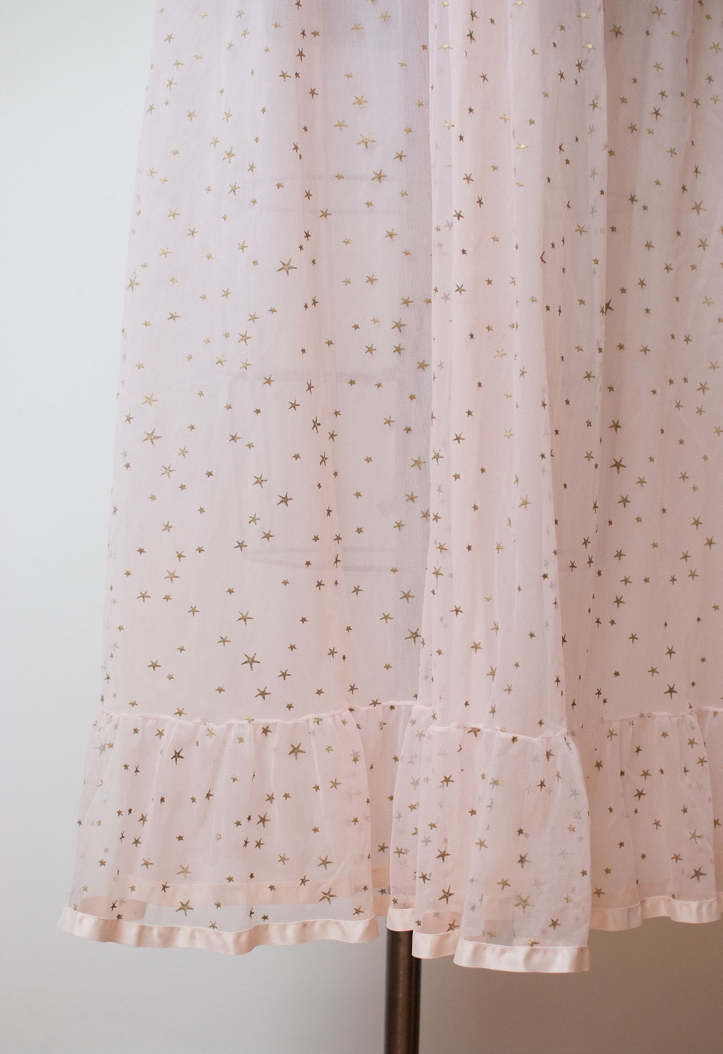 1950s Pale Pink Star Print Nightgown