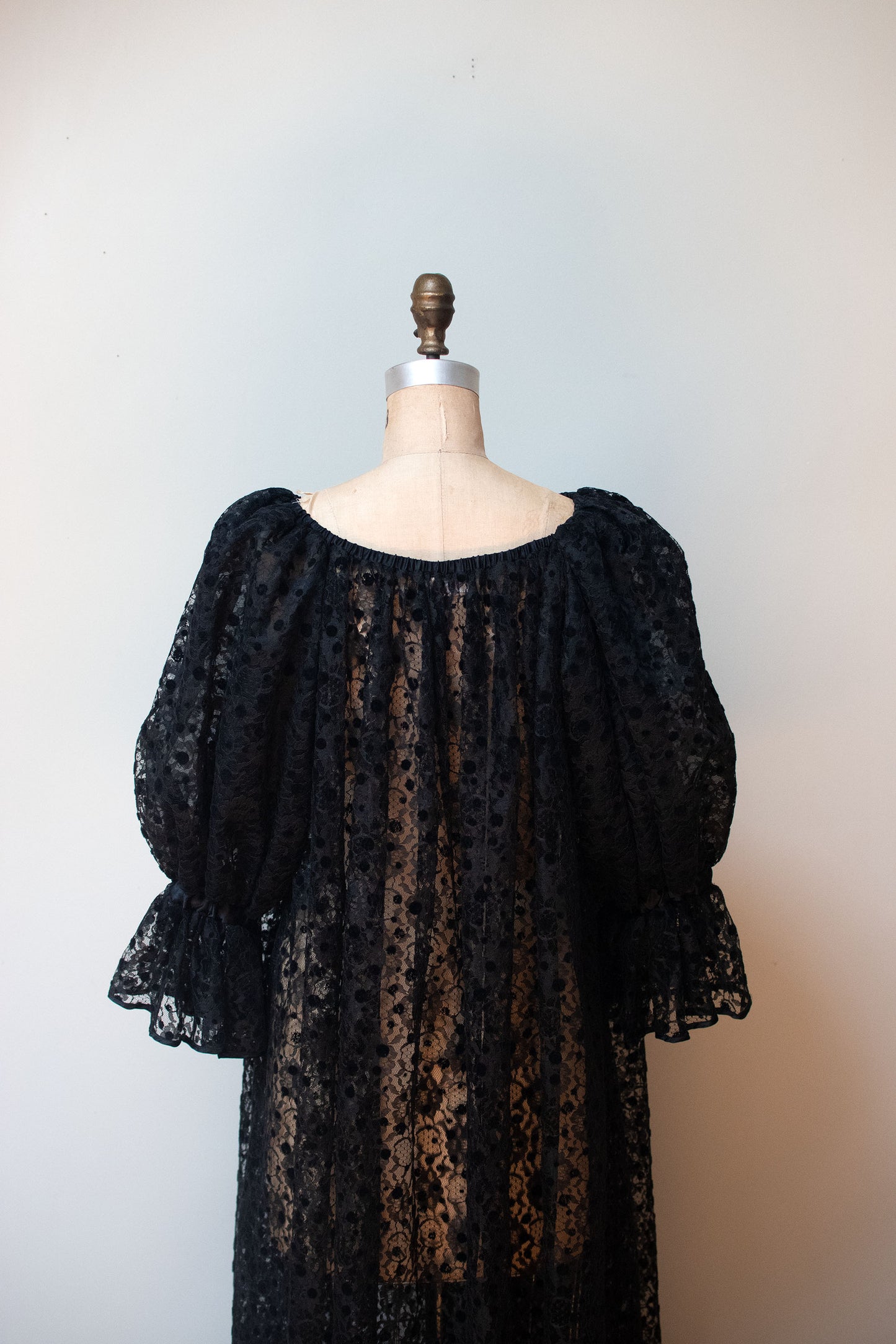 1980s Lace Robe | Scassi