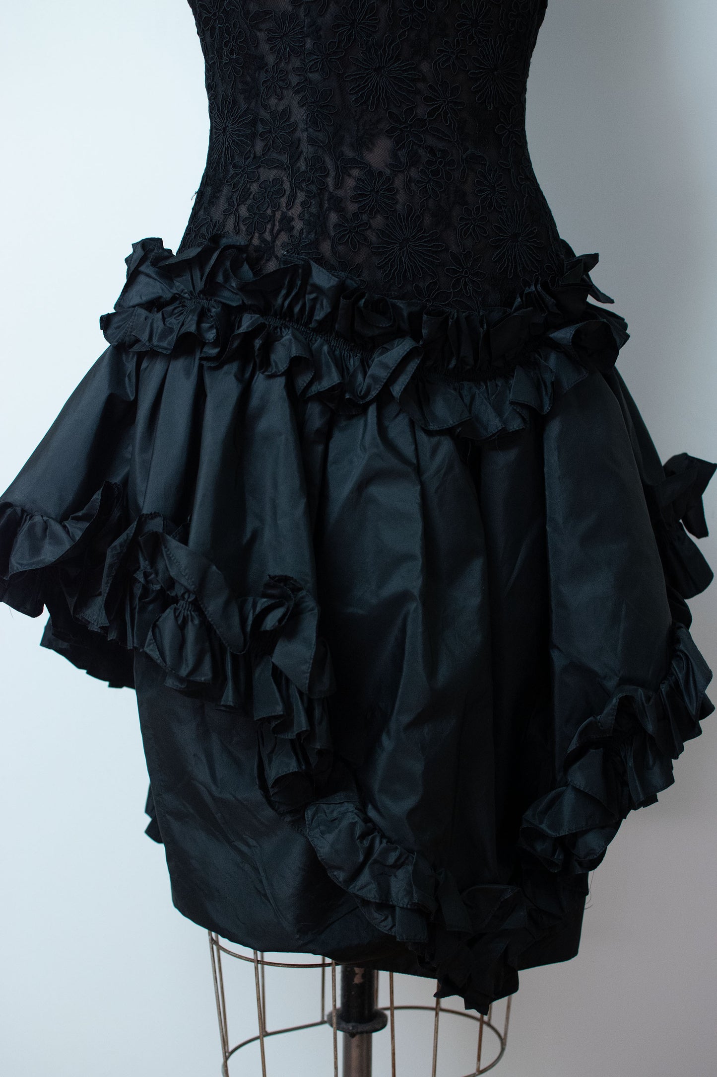 1980s Black Lace & Silk Dress | Oscar de la Renta