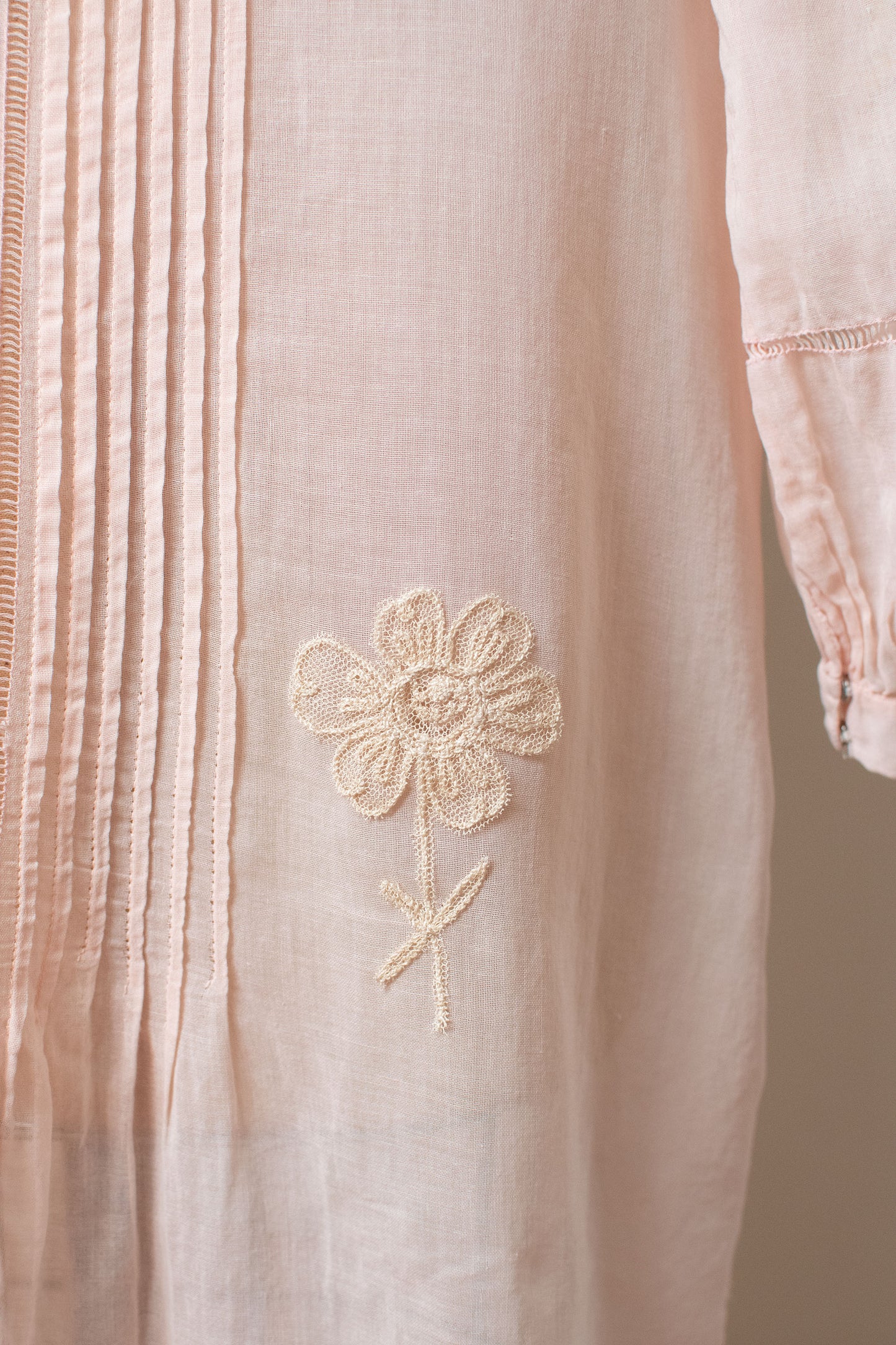 1920s Pale Pink Cotton and Lace Dress