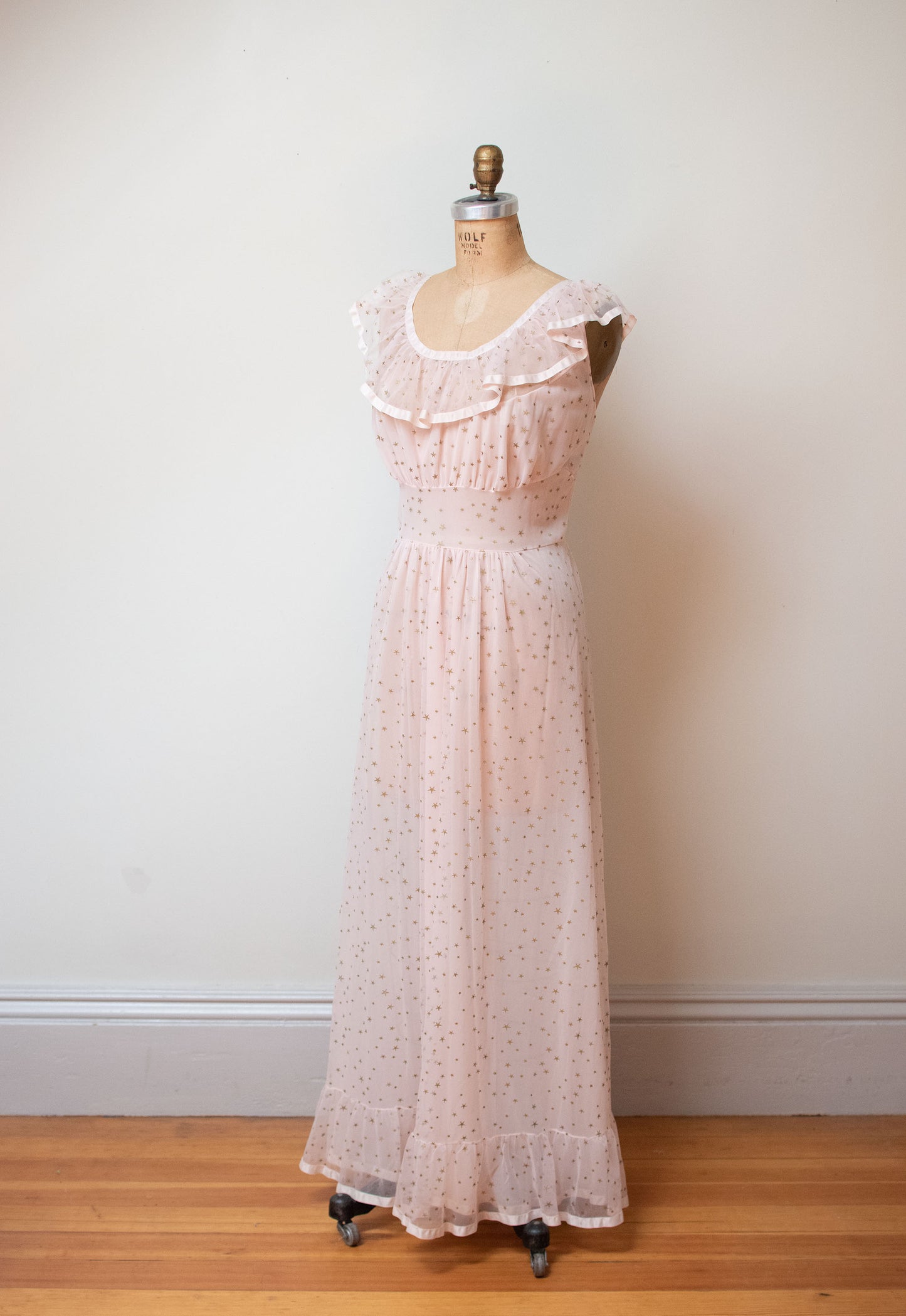 1950s Pale Pink Star Print Nightgown