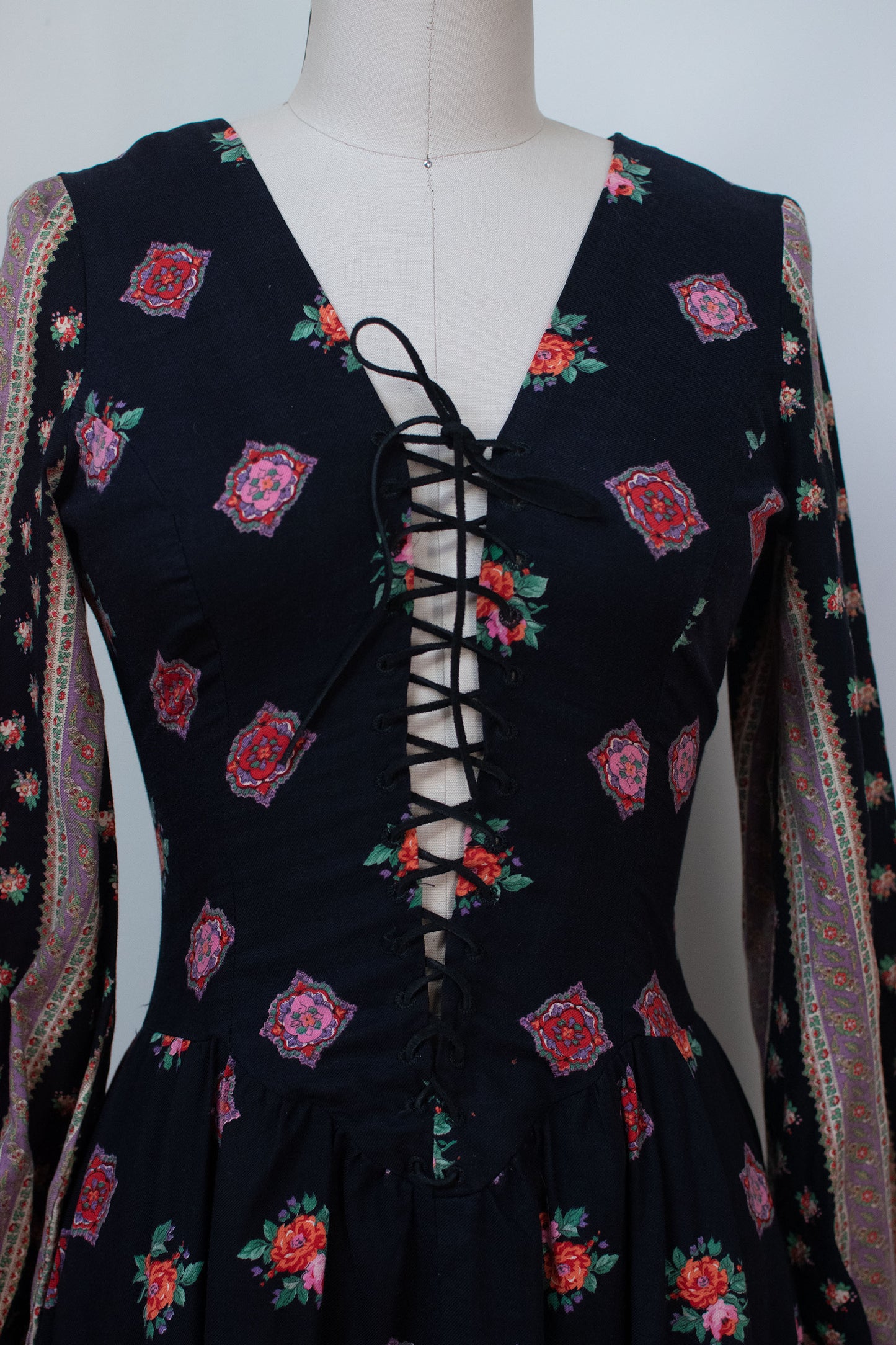 1970s Floral Print Lace Front Dress