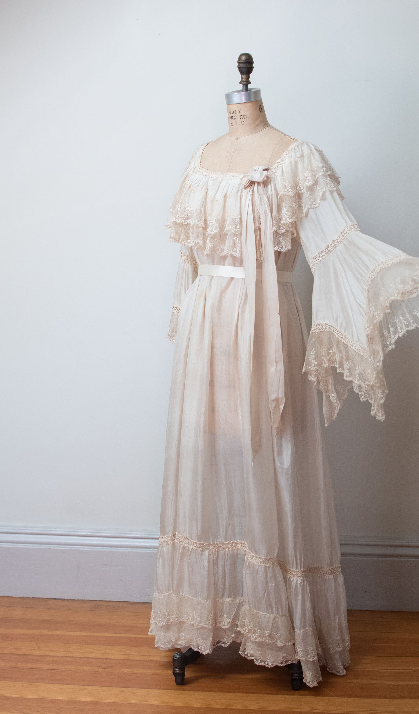 Antique Belle Epoque Dressing Gown