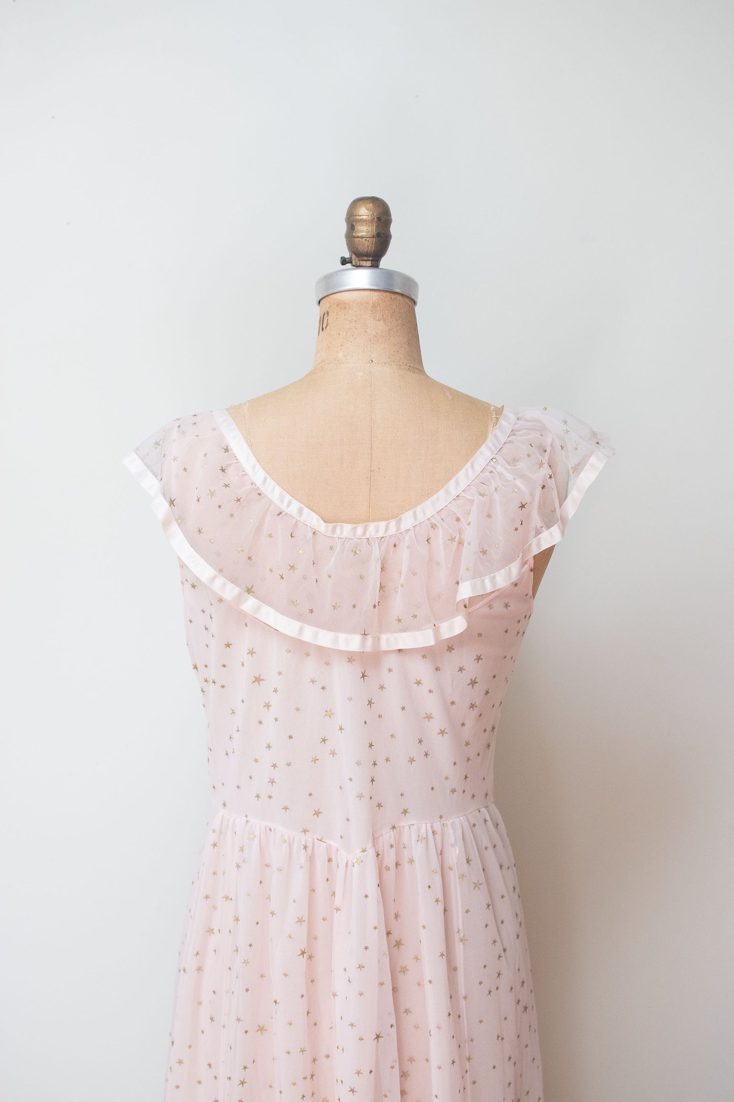 1950s Pale Pink Star Print Nightgown